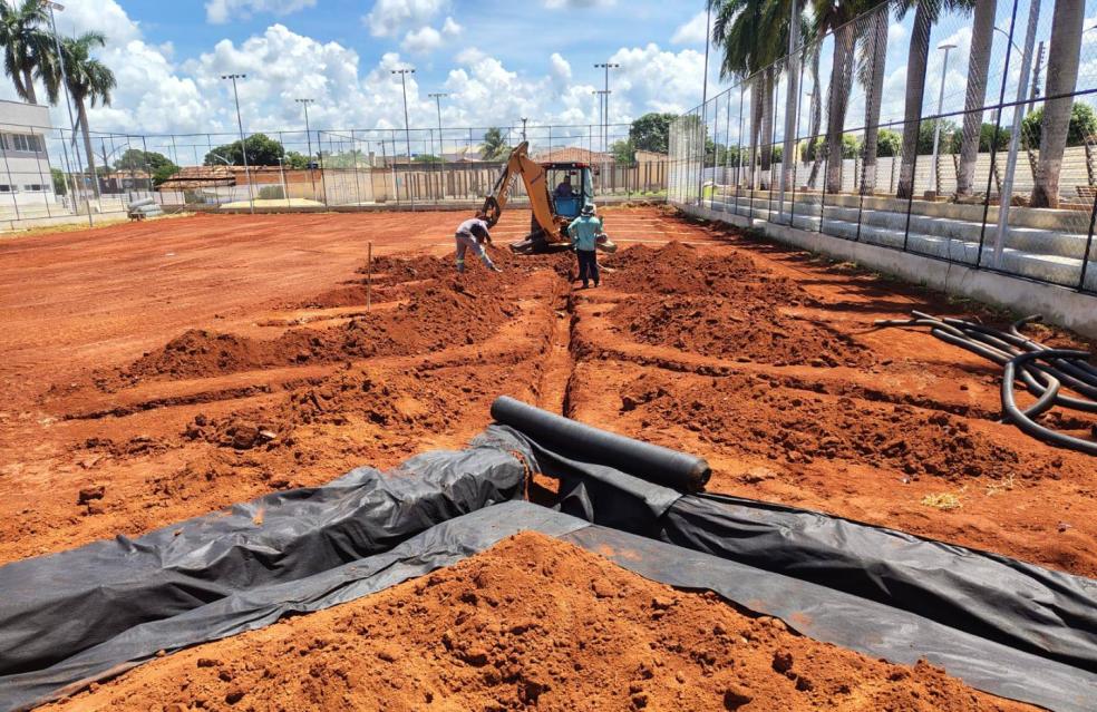 Sistema de drenagem do campo society da obra de Requalificação do Bosque.