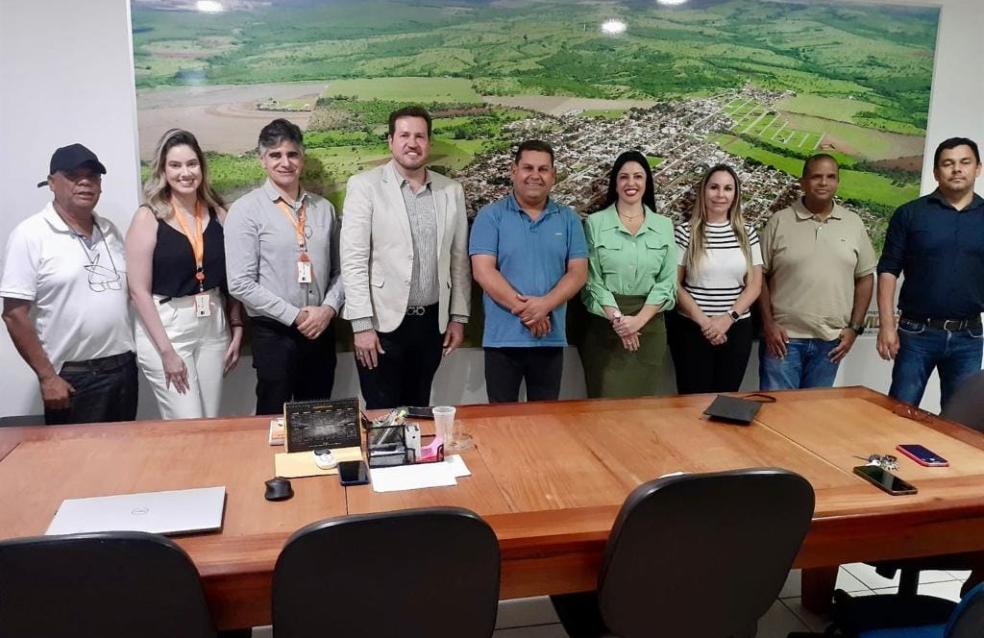 Prefeito Cebinha recebe visita de cortesia dos representantes do Banco Itaú.