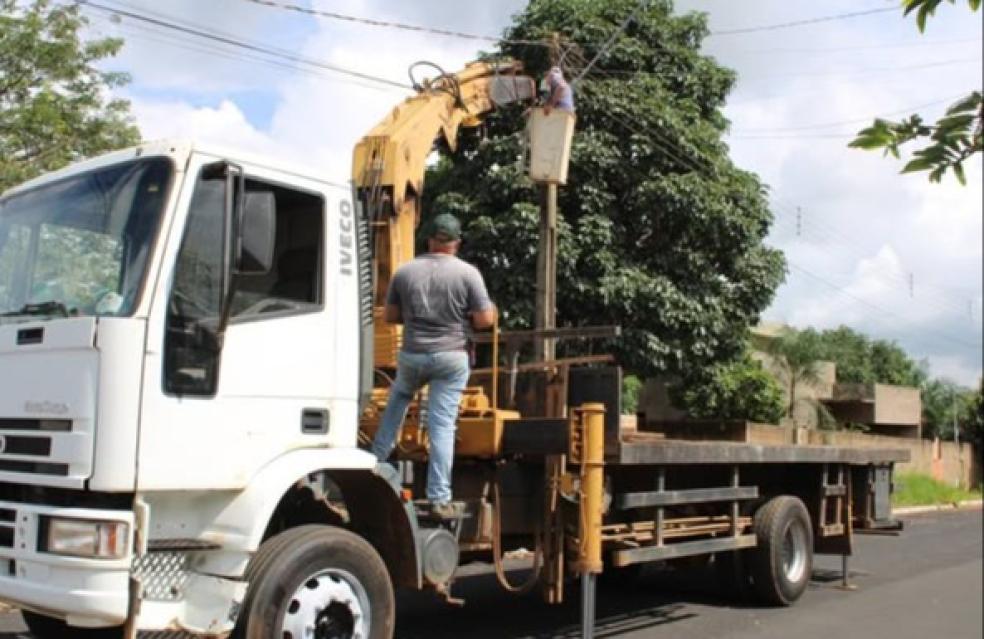 #trabalho Prefeitura Municipal de Ouvidor inicia as trocas de lâmpadas queimadas.