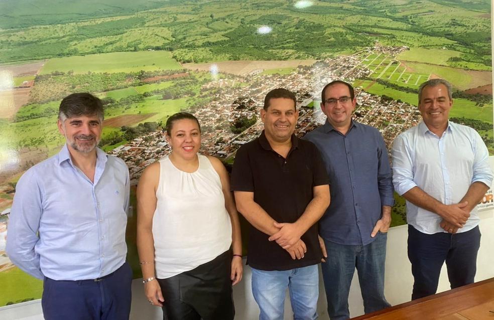 Prefeito Cebinha recebe visita de cortesia dos Diretores do Banco Itaú.