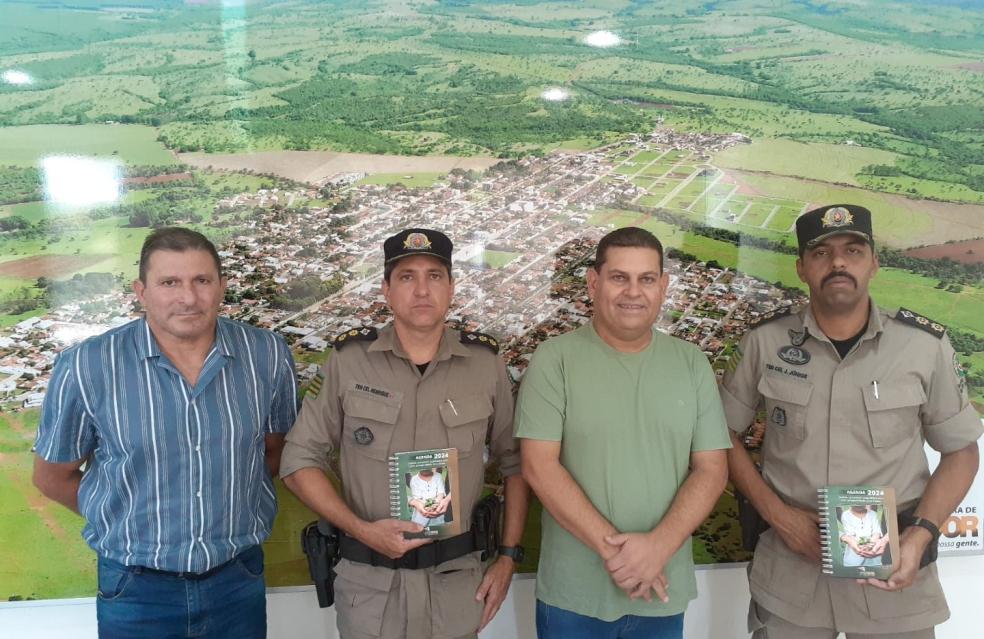 Nesta quarta feira, dia 21 de fevereiro, o prefeito Cebinha Nascimento recebeu em seu gabinete, o comandante do 9°crpm ten. cel. Henrique e o comandante do 18° bpm ten. cel. J Junior.