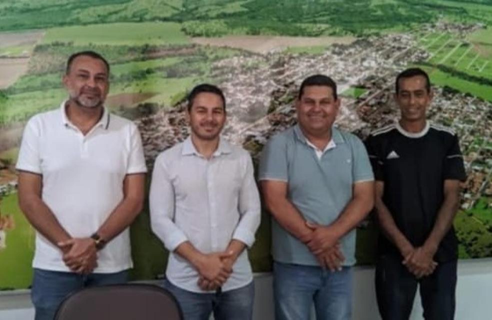 O Prefeito de Ouvidor, Cebinha Nascimento, realizou hoje (17) reunião com representantes do Consórcio — CISAB, compostos pelos Munícipios de Ouvidor e Três Ranchos.