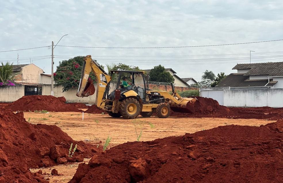 O Governo de Goiás, por meio da Agência Goiana de Habitação (Agehab), em parceria com prefeitura de Ouvidor, deu  início esta semana na construção de moradias a custo zero.