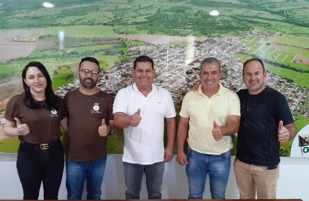 #VISITASCORTESIA | Prefeito Cebinha Nascimento e vice-prefeito Nelci recebem visita de cortesia do casal de empresários.