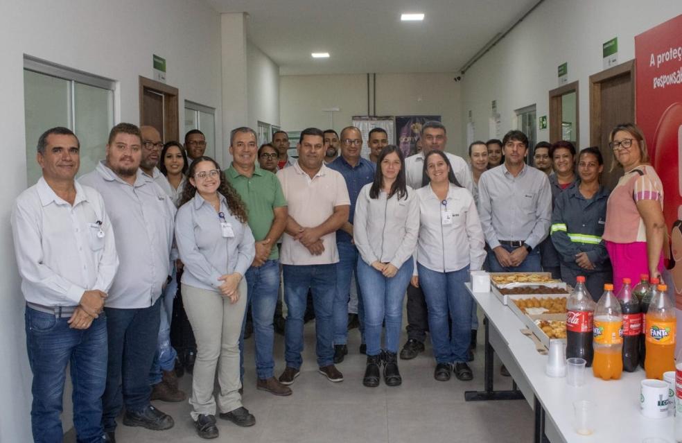 Prefeito Cebinha Nascimento visita empresa CIMCOP de Ouvidor