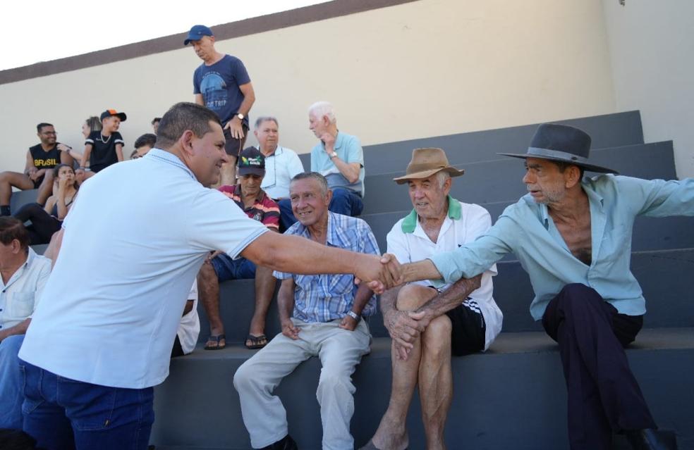 Prefeito Cebinha prestigia jogo da Abecat ouvidorense.