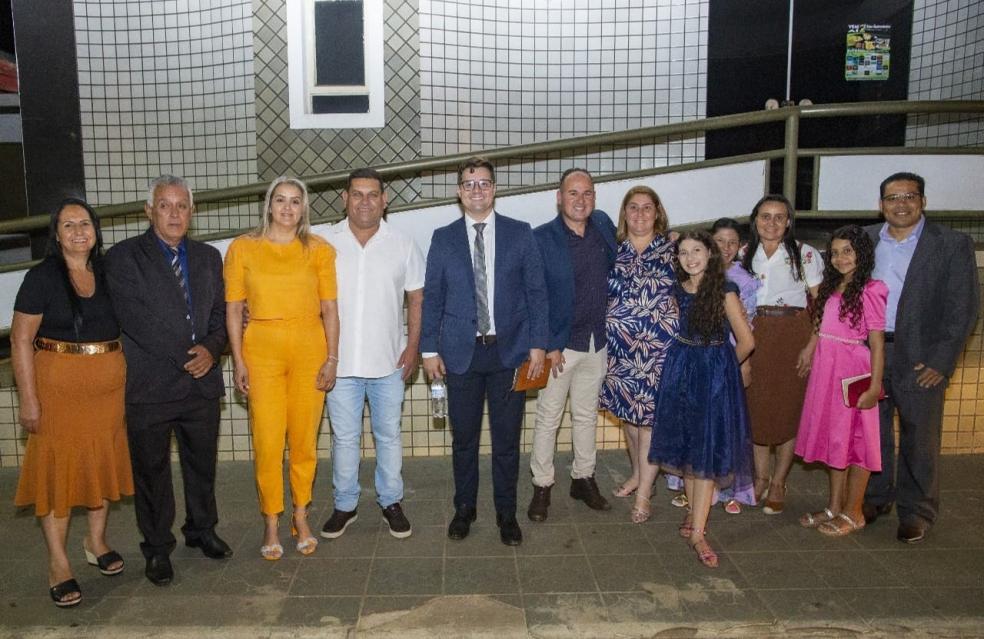 Prefeito Cebinha Nascimento, deputado estadual Henrique César, vereadores: Cleiton Mendes, José Antônio e Eurípedes Benedito participam de culto da família, louvor e palavra e ação de graças pelo aniversário de 70 anos de Ouvidor.