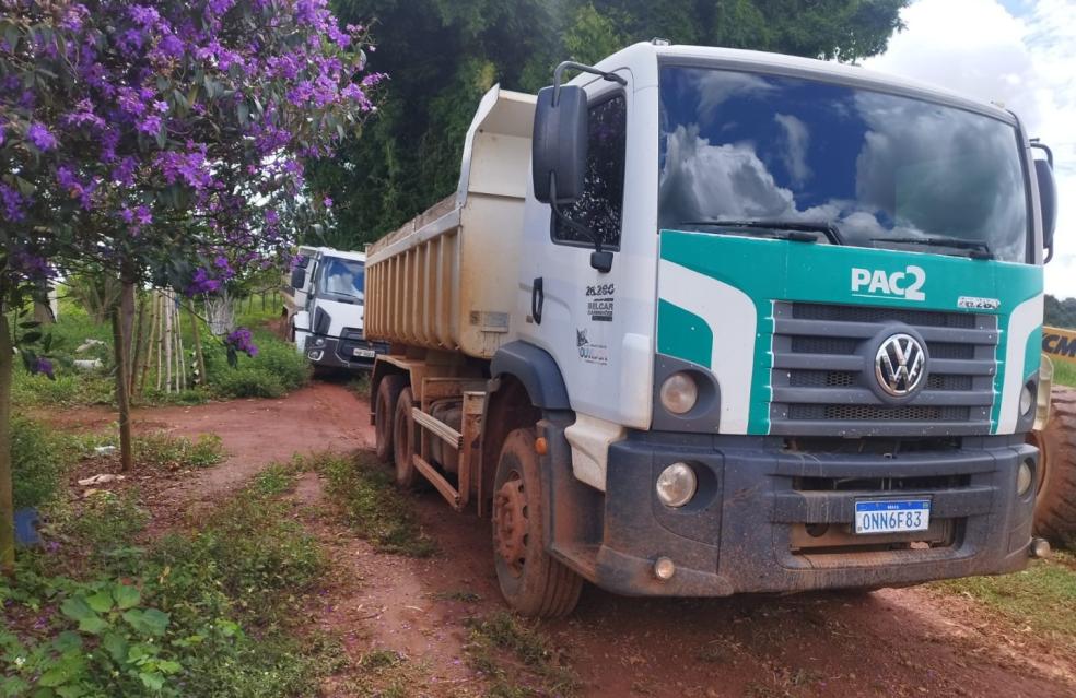 ESTRADAS RURAIS | Prefeitura realiza manutenção em estradas rurais do município.